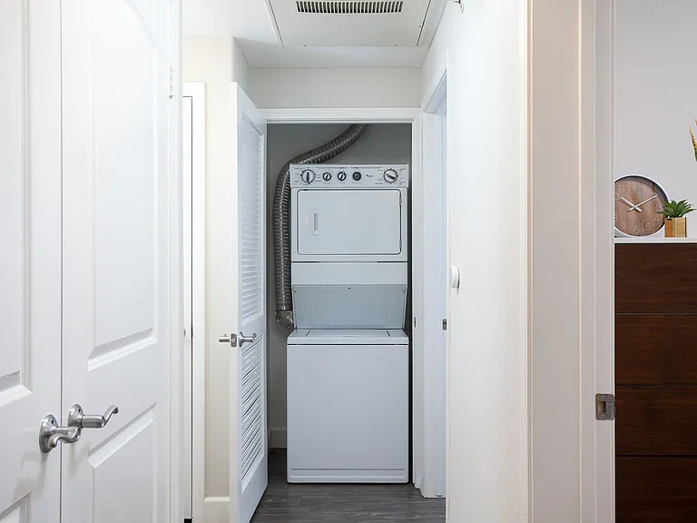 Stadium House Apartments — Photo 10