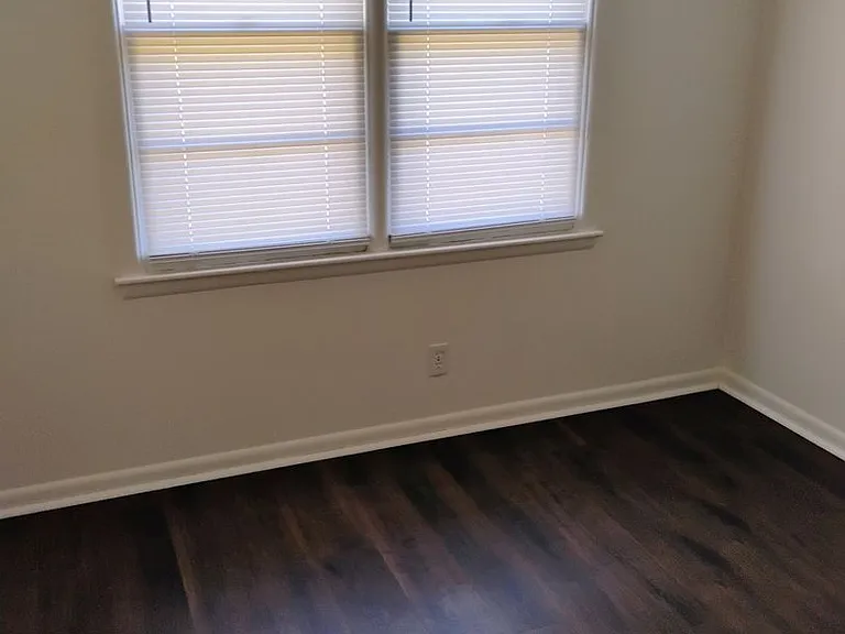 4417 E Linwood Blvd — Photo 6