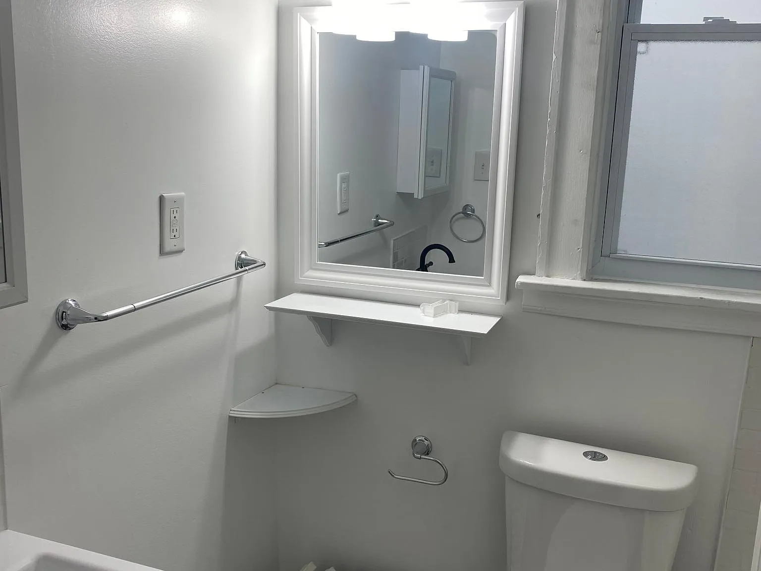2 bed, 750 sqft, $1,200 — Photo 2