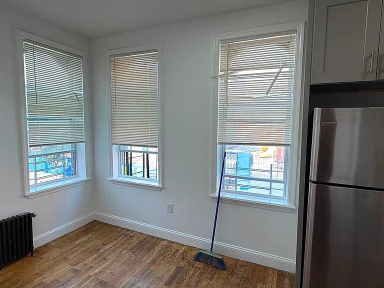 2284 Beaumont Ave #1 — Photo 6
