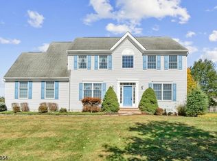 6 Walden Dr, Annandale, NJ 08801