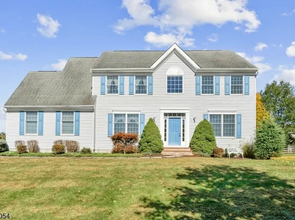 6 Walden Dr, Clinton Twp., NJ 08801