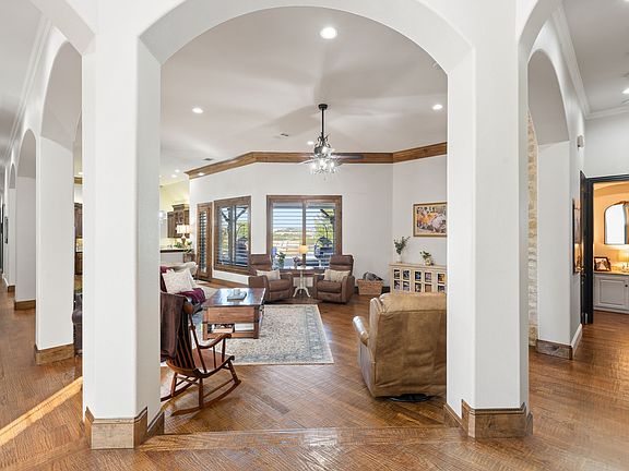 5th image of 1 Clements Ct