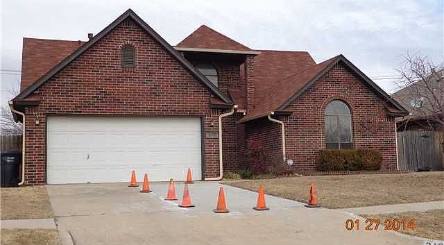 1st image of 313 Cypress Dr