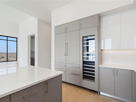5th image of 2425 Peachtree Rd #1806