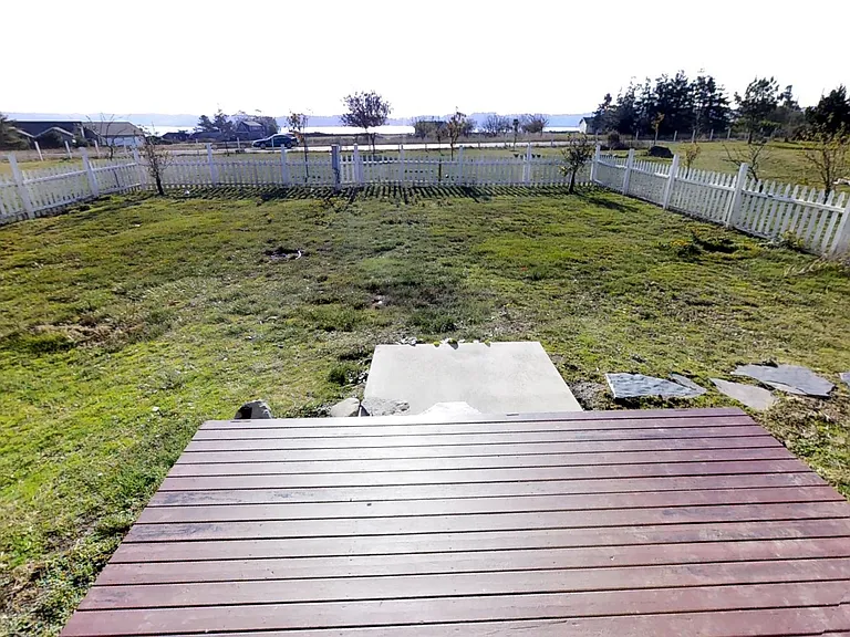 794 Holbrook Rd — Photo 14