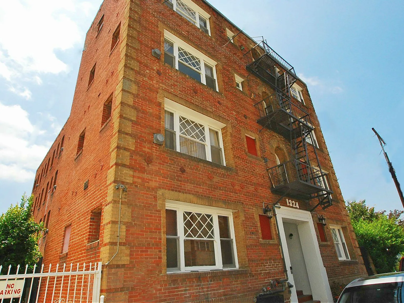 Newly Remodeled Gorgeous Apartment Available...CALL NOW! — Photo 1