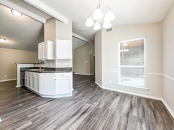 4th image of 1113 Sandalwood Ln