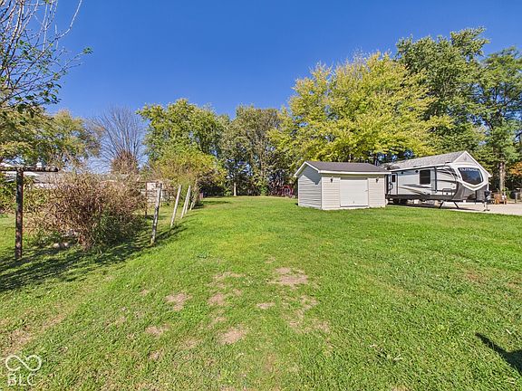 3rd image of 2424 Van Buskirk Rd