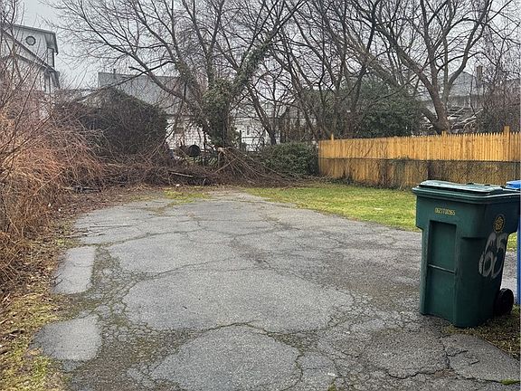 3rd image of 65 Arbutus St #Up