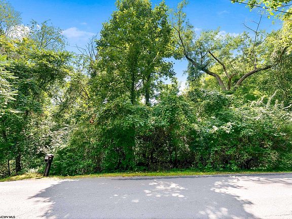4th image of Hampton Ave