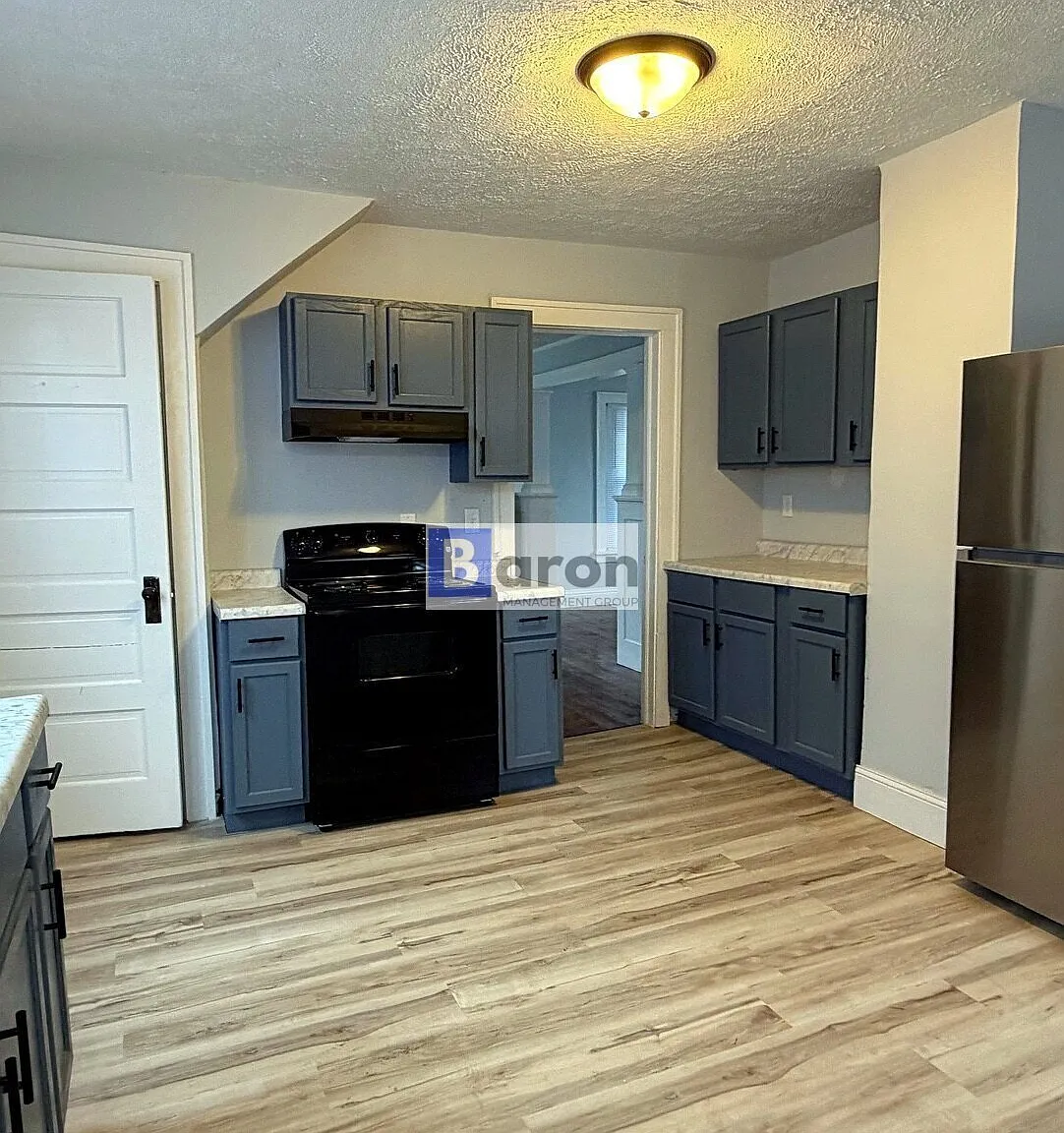 719 S Brookfield — Photo 1