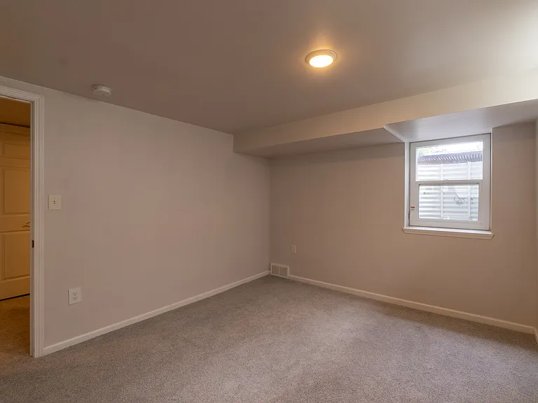 2604 Manchester Rd — Photo 44