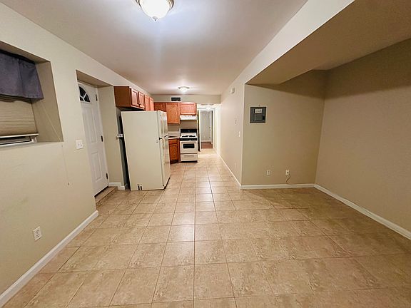4th image of 51 Petersons Ln #2