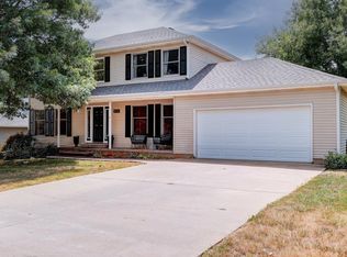 609 E 33rd Ave, Winfield, KS 67156