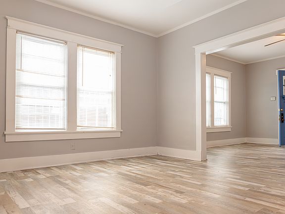 Dining room.