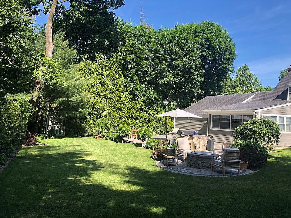 2nd image of 10 Mayfair Dr