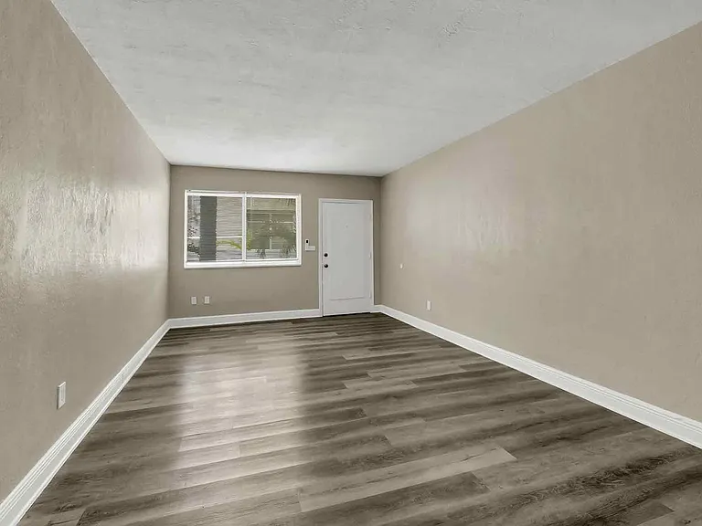 8329 Byron Ave #4 — Photo 9