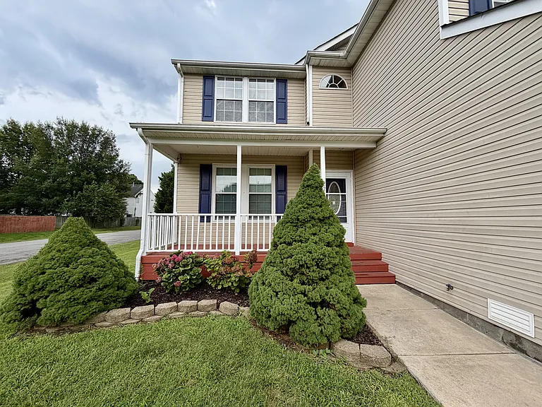 221 Dunn St — Photo 2