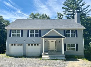 25 Elm Rd, Lake Peekskill, NY 10537