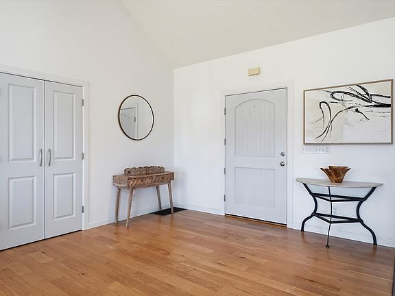 4th image of 20 Garden St