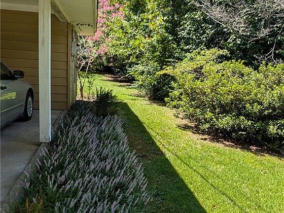 3rd image of 493 Pamela Dr