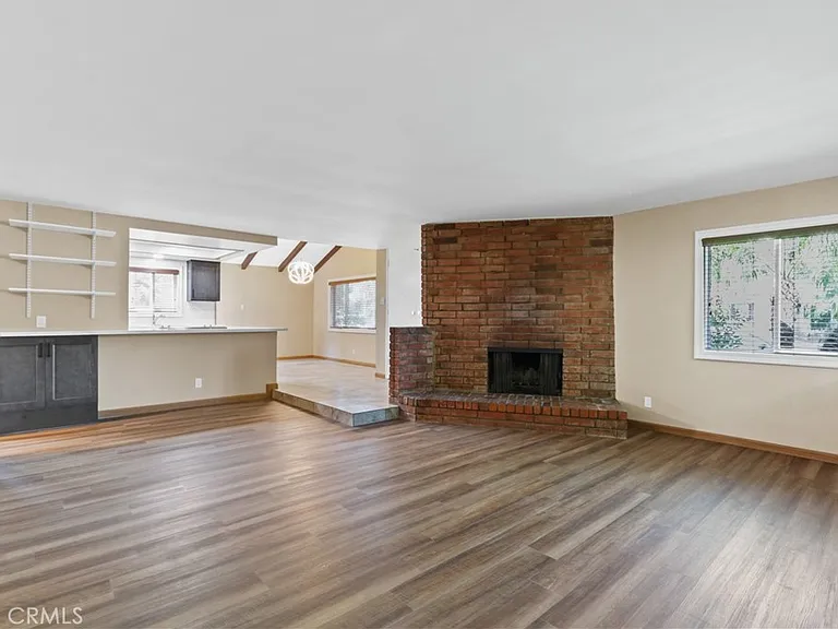 2214 E 2nd St — Photo 4