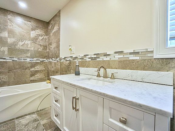 4th image of 30 Madsen Ave