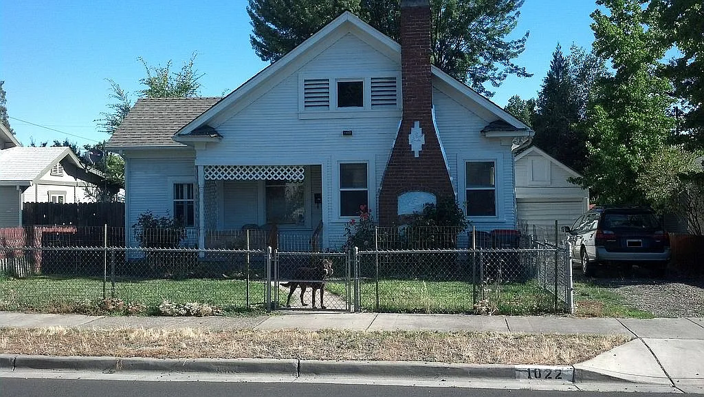 1022 W 11th St photo 1