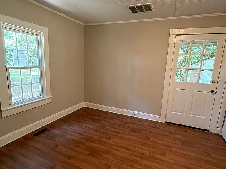 3516 Eastway Dr — Photo 4
