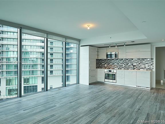 3rd image of 650 NE 32nd St #12