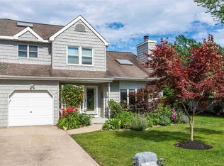 10 Beach Manor Ct, West Islip, NY 11795