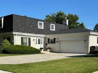 1622 E Barberry Ln, Mount Prospect, IL 60056
