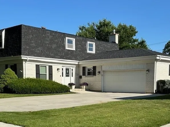 1622 E Barberry Ln, Mount Prospect, IL 60056