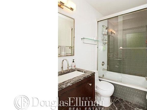5th image of 211 E 46th St #14F
