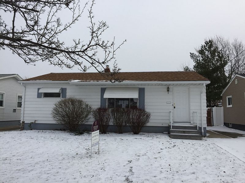 1st image of 6095 Pickway Dr