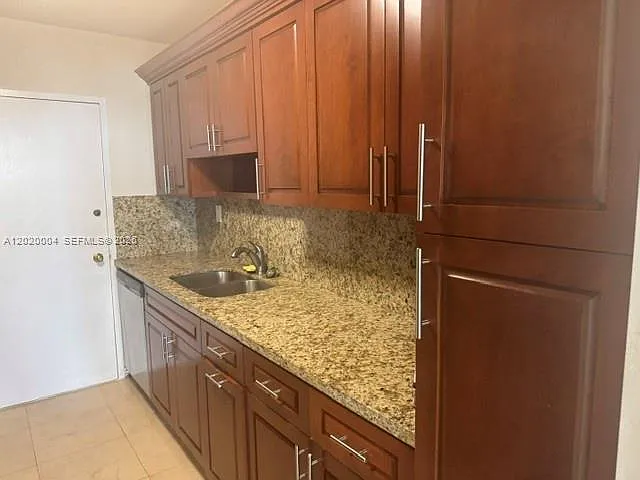 5401 Collins Ave #1213 — Photo 23