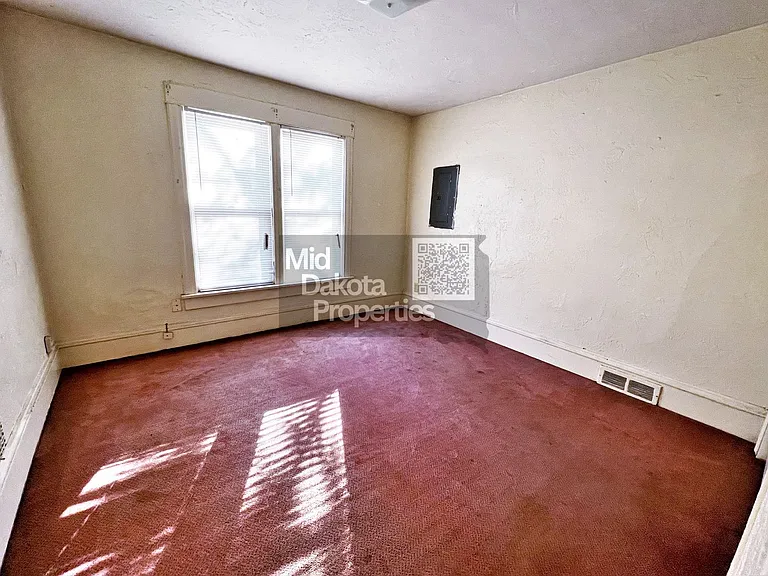 915 W 4th Ave — Photo 9