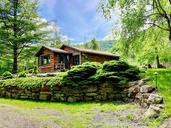 Grandview Cabin with rock walls and parking pull out.