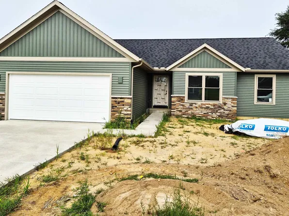 435 N Eastfield Cir, Goshen, IN 46542