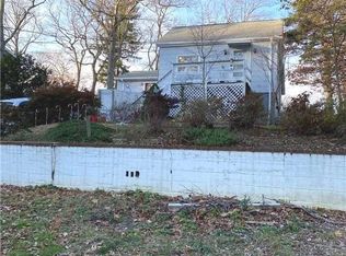 33 Rosedale Rd, Sound Beach, NY 11789