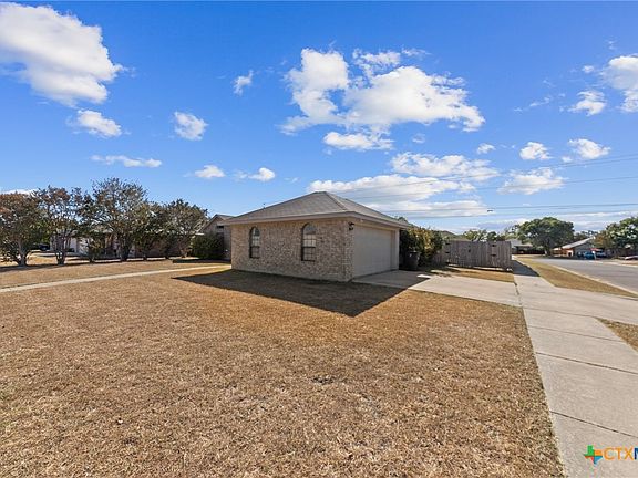3rd image of 3922 Carolyn Dr