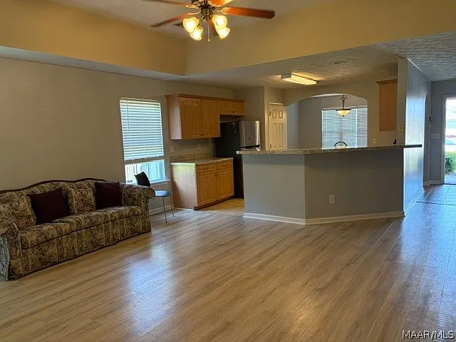 3 bed, 2.0 bath, 1566 sqft, $2,000 — Photo 3