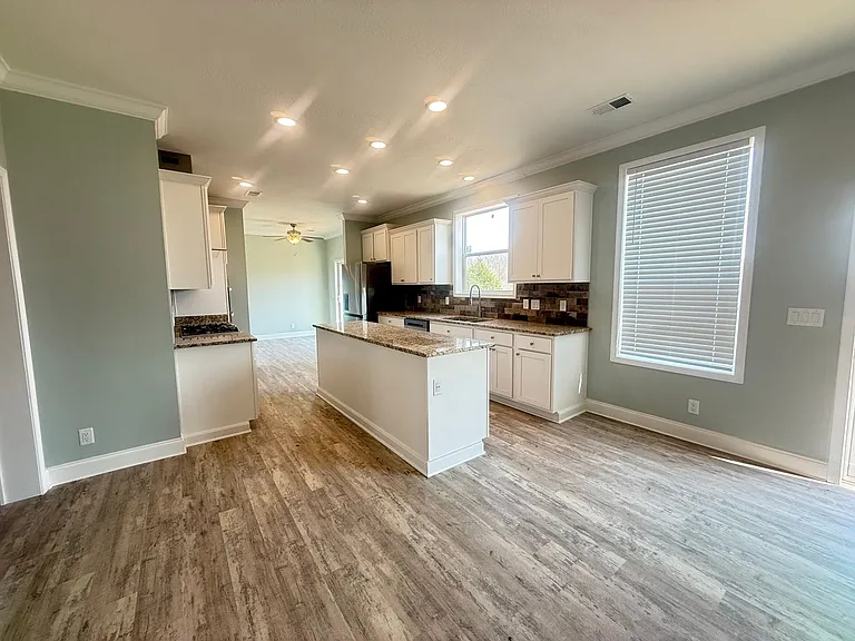 631 Imogene Dr — Photo 5