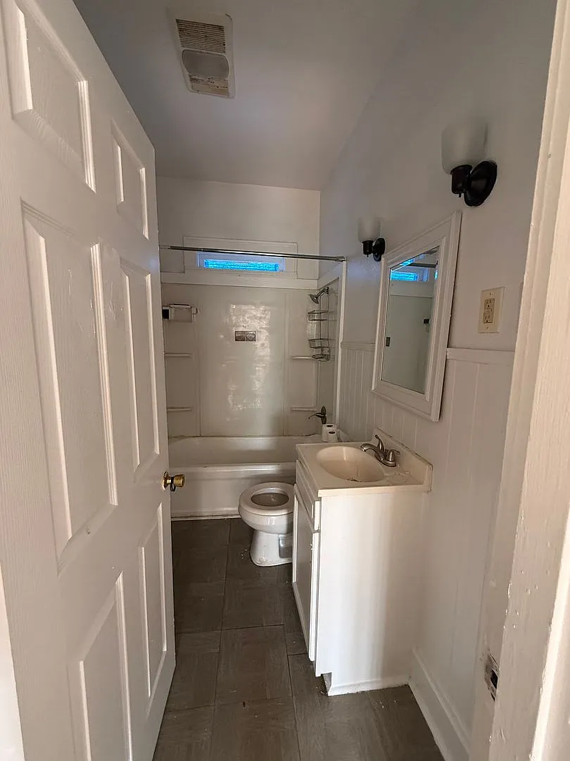 202 College St — Photo 4