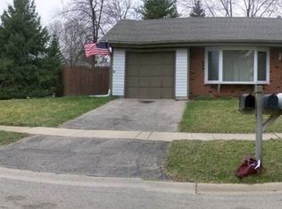 205 Plymouth Ln, Bolingbrook, IL 60440