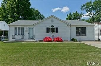 1st image of 2400 Hawthorne Manor Dr