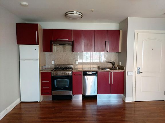 2nd image of 168 Hyde St APT 301