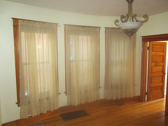 5th image of 1133 Clayton St