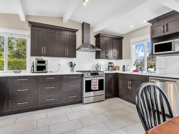 1975 Routley Ave, Pt Coquitlam, BC V3C 1A8